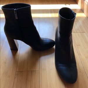 trendy ankle boots🕶